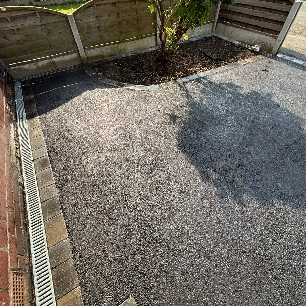 Charcoal resin bound driveway